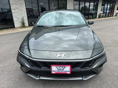 Used 2025 Hyundai Elantra SEL w/ Cargo Package FWD image 10