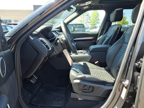 Used 2025 Land Rover Discovery Dynamic SE image 16