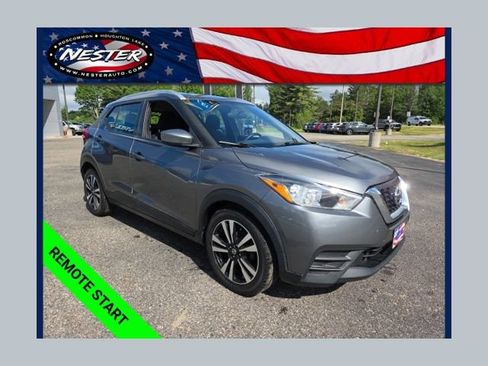 Used 2019 Nissan Kicks SV FWD image 1