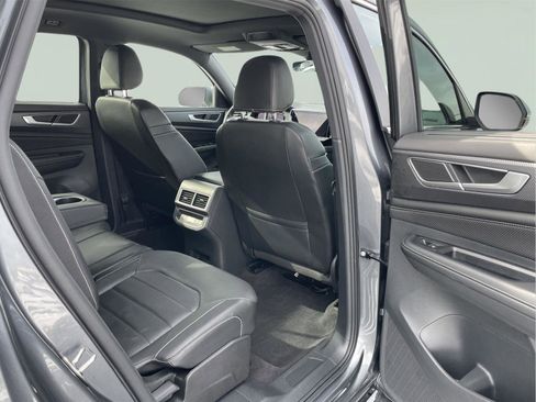 Used 2024 Volkswagen Atlas Cross Sport SEL R-Line image 19