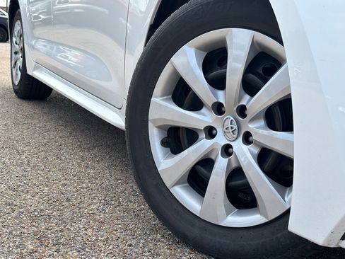 Used 2024 Toyota Corolla LE image 2