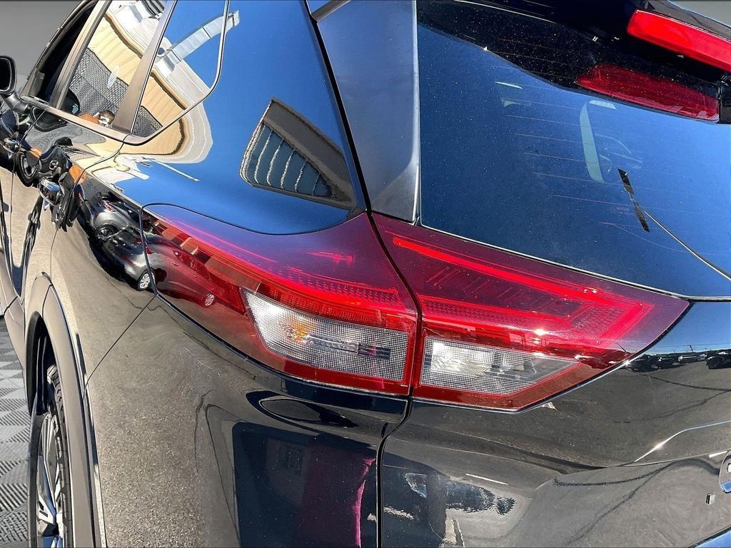Certified 2023 Nissan Rogue SV AWD/4WD image 33