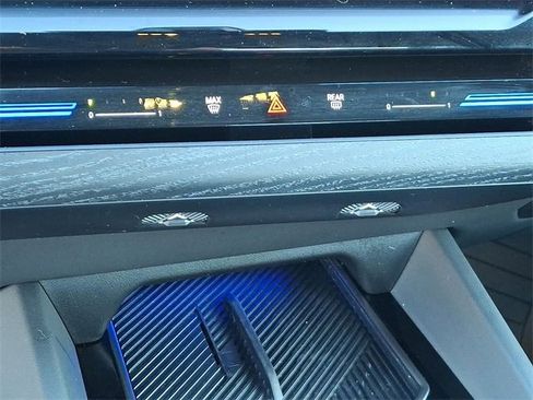 Used 2025 BMW 530i xDrive w/ Premium Package image 15