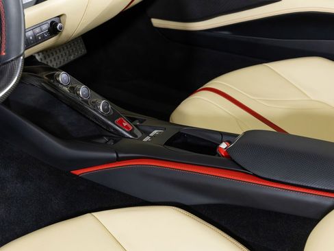 Used 2021 Ferrari 812 GTS image 39