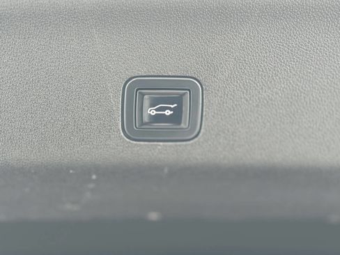 Used 2021 Chevrolet Tahoe Z71 image 23