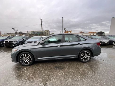 Used 2023 Volkswagen Jetta Sport image 4