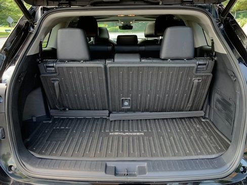 Used 2020 Toyota Highlander XLE image 18