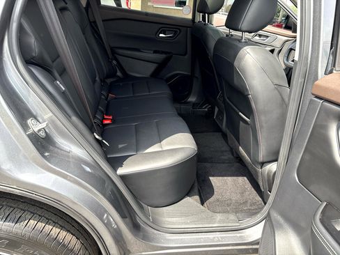 Used 2022 Nissan Rogue SV w/ SV Premium Package image 27