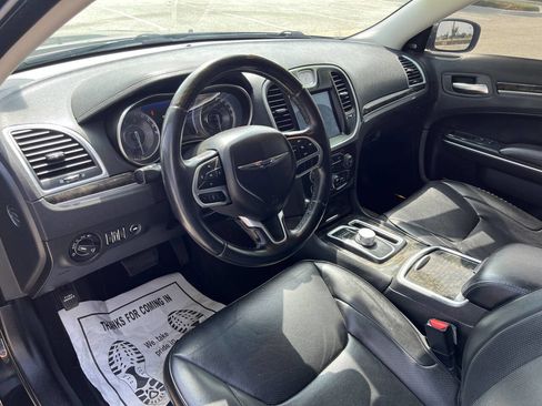 Used 2018 Chrysler 300 Limited image 24