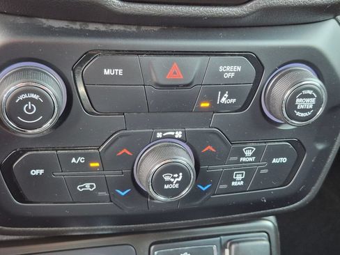 Used 2022 Jeep Renegade Latitude w/ Convenience Group AWD/4WD image 20