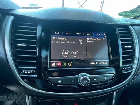 Used 2021 Chevrolet Trax LT AWD/4WD image 17
