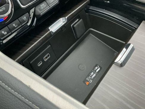 Used 2022 GMC Yukon Denali image 33