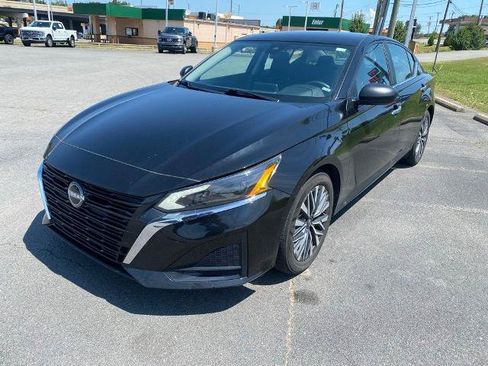 Used 2024 Nissan Altima 2.5 SV FWD image 3