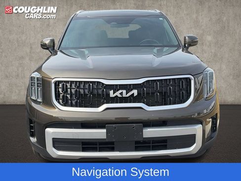 Used 2024 Kia Telluride EX w/ EX Captain's Chair Package AWD/4WD image 3
