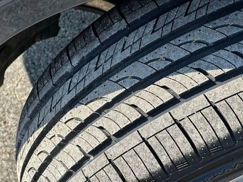 Used 2019 Jaguar XE Premium image 11