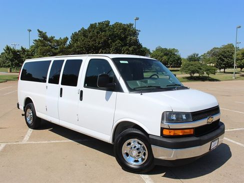 Used 2020 Chevrolet Express 3500 LT w/ LT Preferred Equipment Group RWD image 7