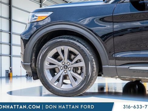Used 2023 Ford Explorer XLT w/ Equipment Group 202A AWD/4WD image 34