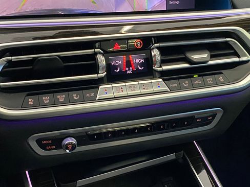 Used 2020 BMW X7 M50i w/ Executive Package image 28