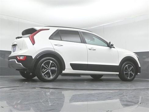 Used 2024 Kia Niro EX image 40