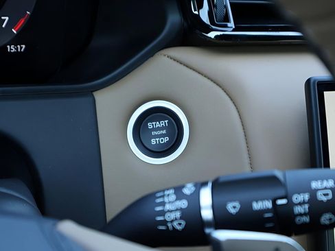 New 2026 Land Rover Range Rover Velar Autobiography image 28