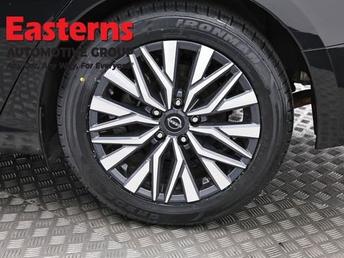 Used 2024 Nissan Altima 2.5 SV FWD image 33