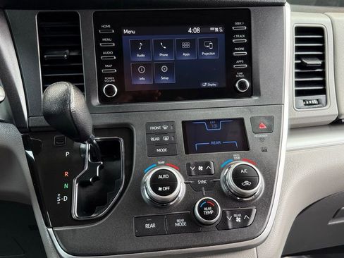 Used 2020 Toyota Sienna L image 38