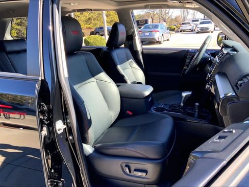 Used 2024 Toyota 4Runner TRD Off-Road Premium image 8