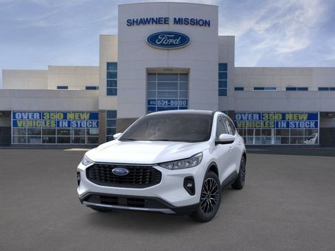 New 2026 Ford Escape SE w/ Class II Trailer Tow Package FWD image 2