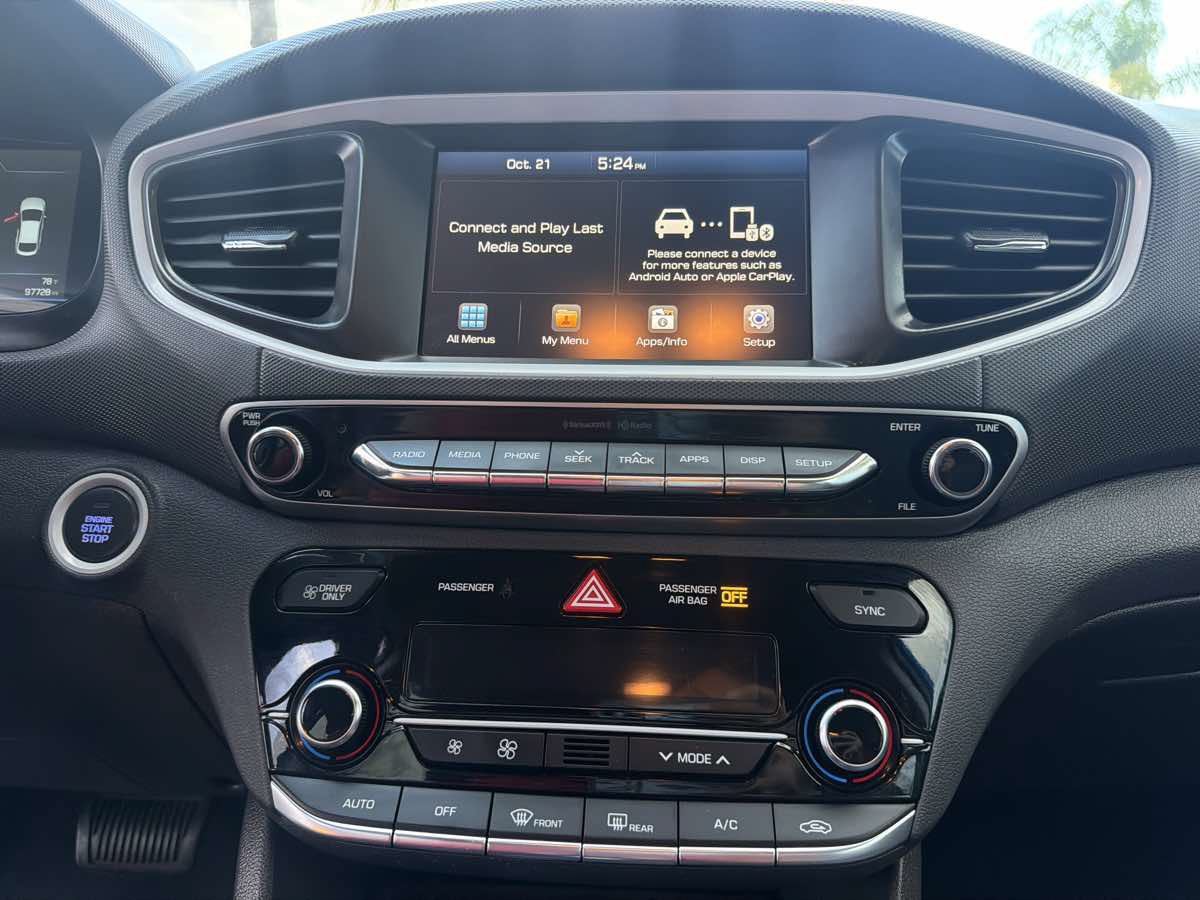 Used 2017 Hyundai Ioniq SEL FWD image 31