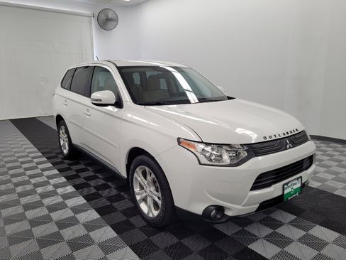 Used 2014 Mitsubishi Outlander SE FWD image 13