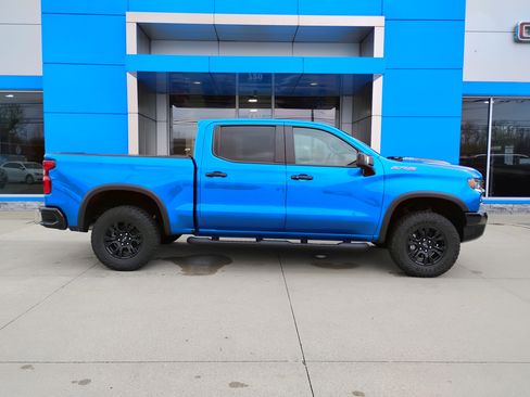 Used 2022 Chevrolet Silverado 1500 ZR2 w/ Technology Package AWD/4WD image 35