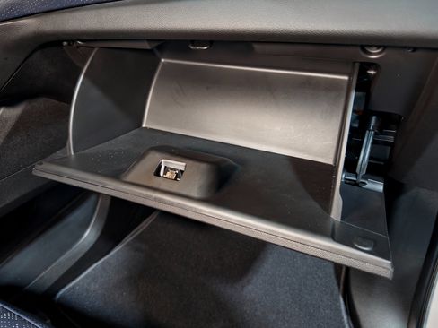 Used 2022 Chevrolet Bolt EUV Premier FWD image 21
