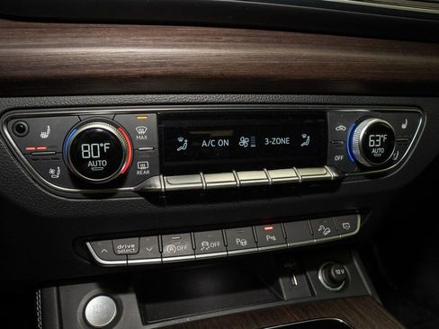 Used 2023 Audi Q5 Prestige w/ Prestige Package image 16