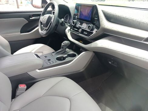 Used 2023 Toyota Highlander XLE FWD image 15