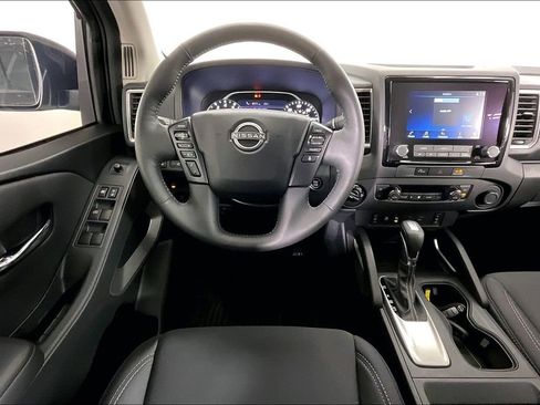 Certified 2024 Nissan Frontier SV w/ Hardbody Edition image 7