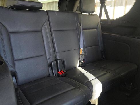 Used 2025 Chevrolet Suburban Z71 image 19