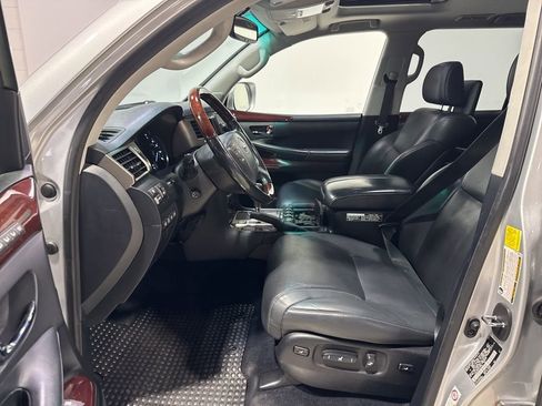 Used 2014 Lexus LX 570 4WD image 33