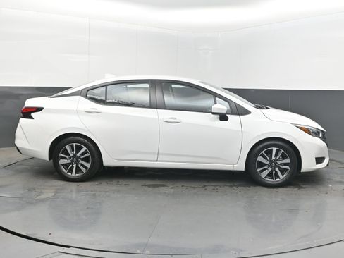 Used 2025 Nissan Versa SV image 10