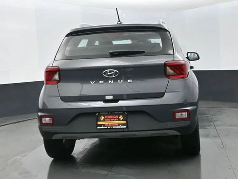 Used 2025 Hyundai Venue SEL image 8