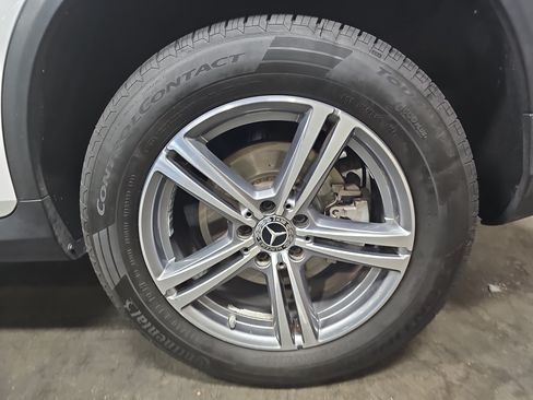 Used 2021 Mercedes-Benz GLC 300 image 32