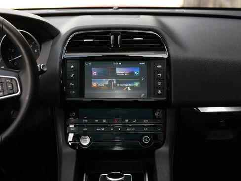 Used 2017 Jaguar F-PACE Premium AWD/4WD image 39