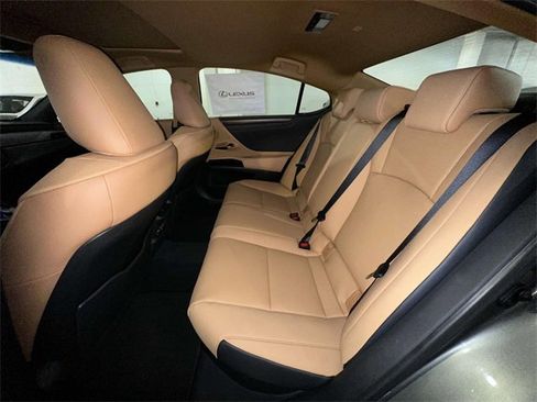 New 2025 Lexus ES 300h w/ Premium Package image 13