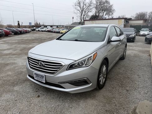 Used 2015 Hyundai Sonata SE image 3