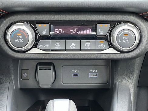 New 2025 Nissan Versa SR w/ Trunk Package image 19