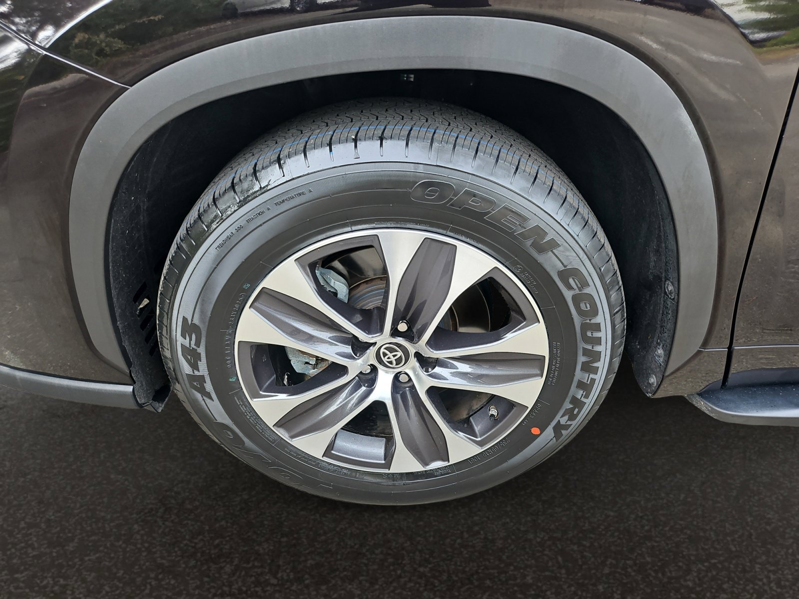 Used 2020 Toyota Highlander XLE FWD image 40