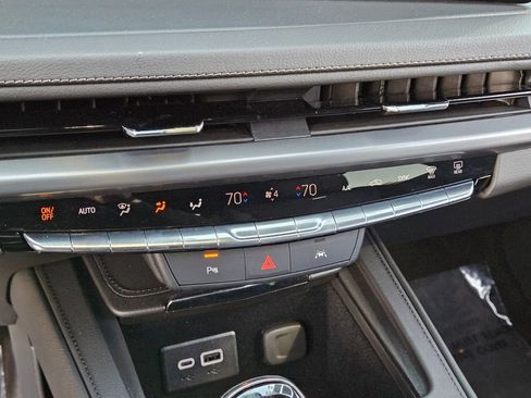 Used 2025 Cadillac XT4 Premium Luxury image 19