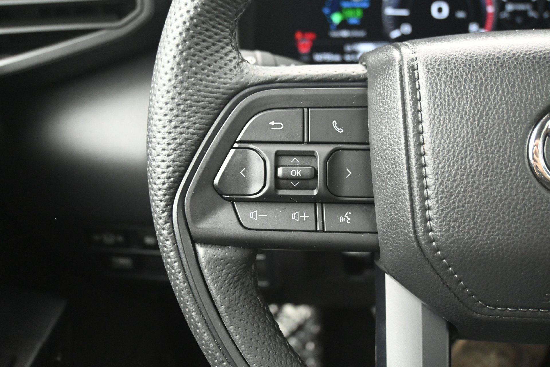 Used 2025 Toyota Sequoia TRD Pro AWD/4WD image 21