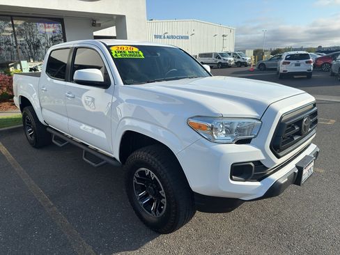 Used 2020 Toyota Tacoma SR image 8