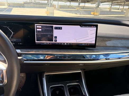 Used 2023 BMW i7 xDrive60 w/ Parking Assistance Package AWD/4WD image 34