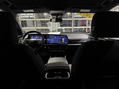 Used 2024 Chevrolet Traverse LT image 17